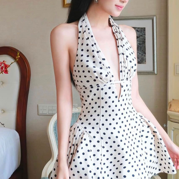 Robe a pois dos nu