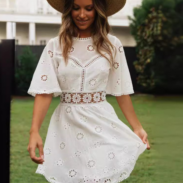 Robe broderie anglaise dos nu