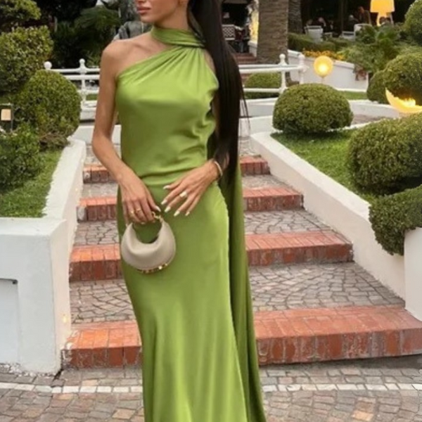 Robe dos nu asymétrique 1