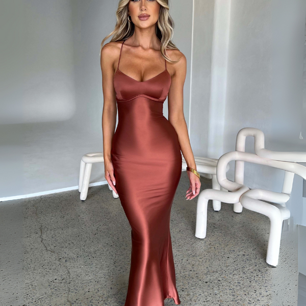 Robe longue satin dos nu terracotta 1