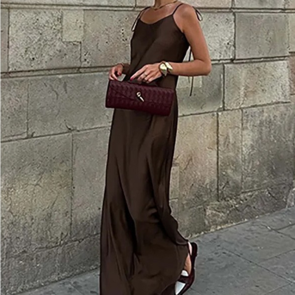 Robe satinée dos nu