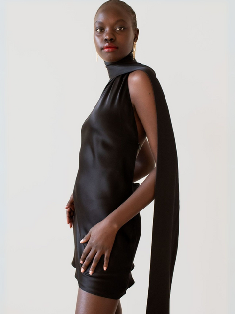 Robe satin dos nu courte
