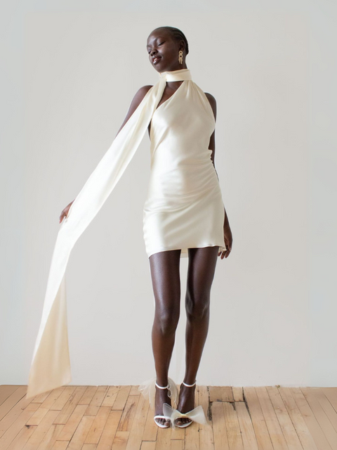 Robe satin dos nu courte