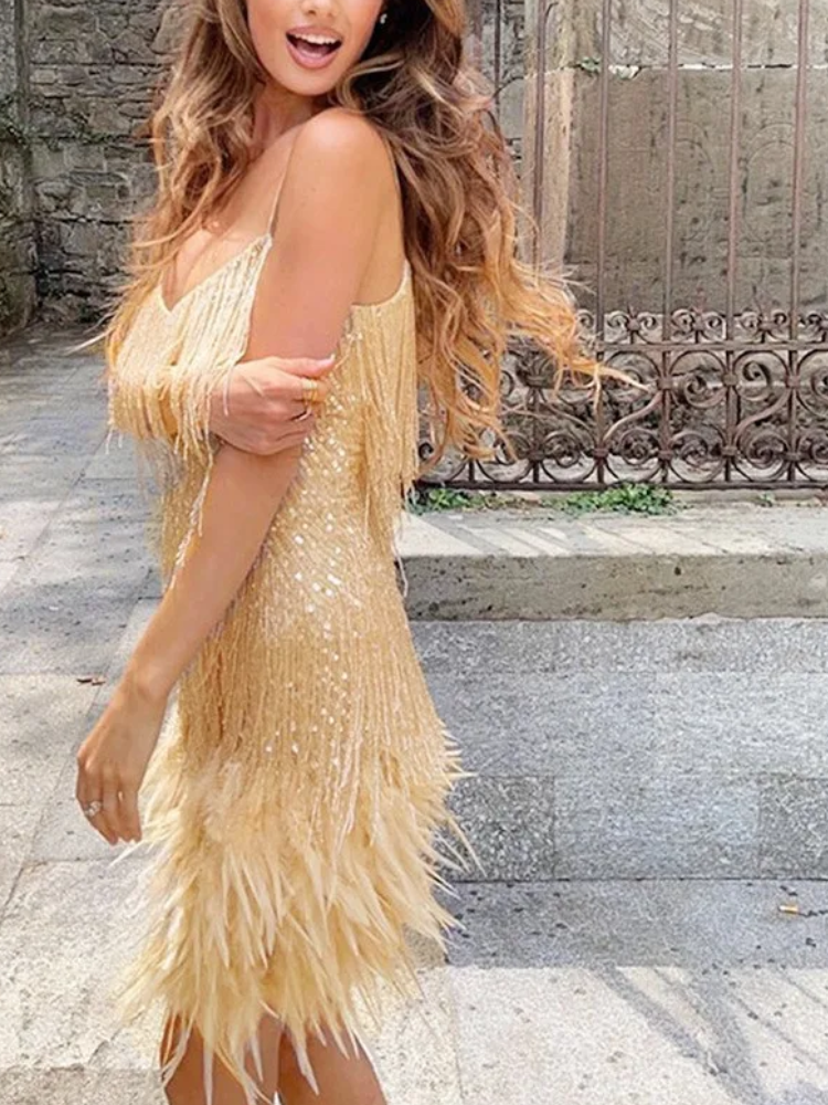 Robe cocktail dos nu avec franges or