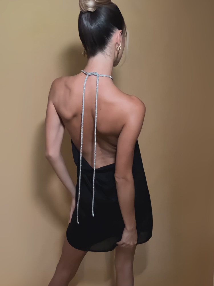 Robe droite dos nu plongeant courte