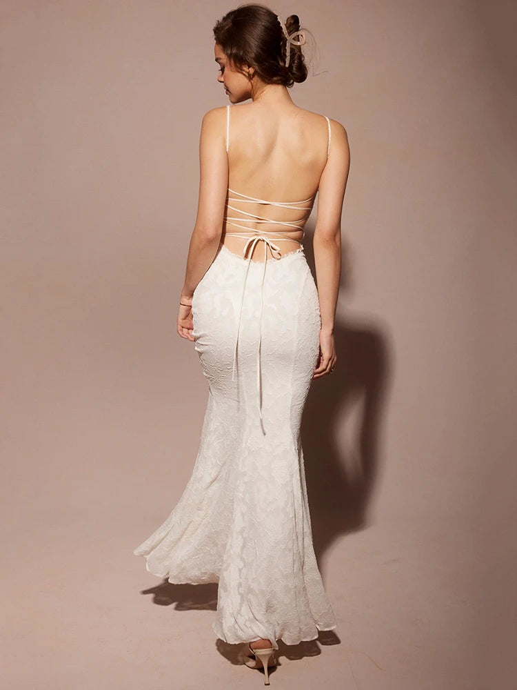 Robe longue fine bretelle dos nu blanche plongeant