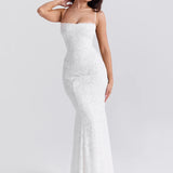 Robe longue fine bretelle dos nu blanche près du corps