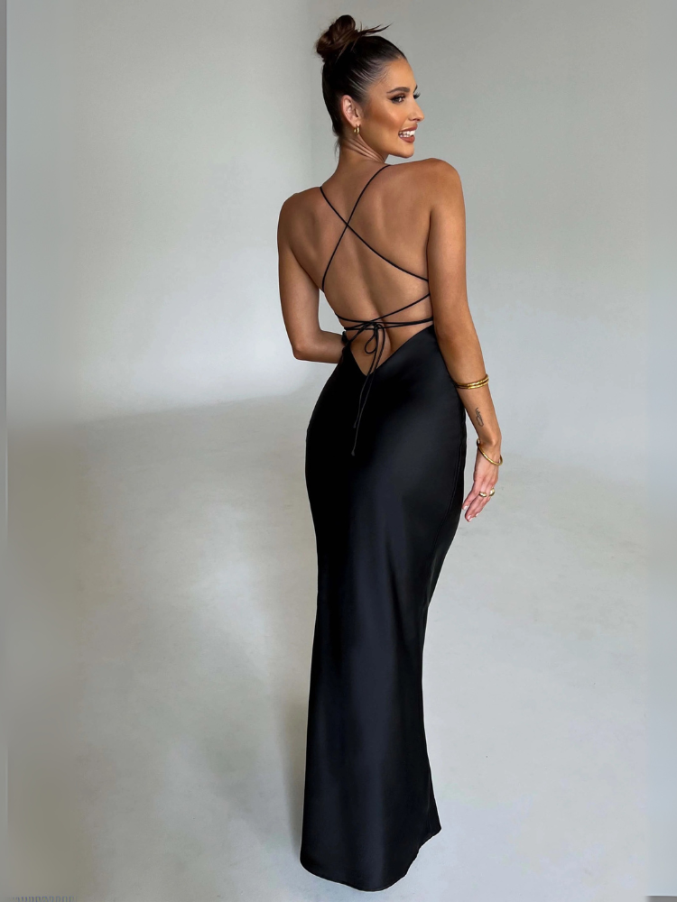 Robe longue satin dos nu noir bretelle fine plongeant