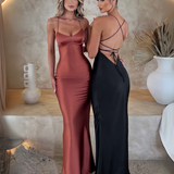 Robe longue satin dos nu noir bretelle fine terracotta et noir