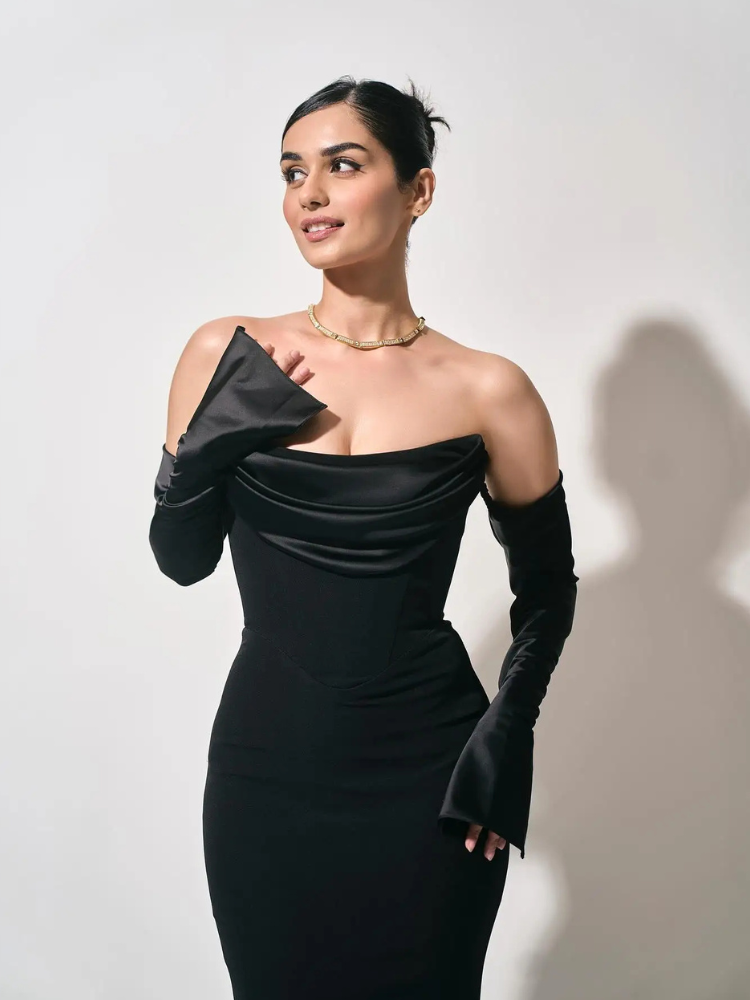 Robe manche longue dos nu noir épaule dénudé