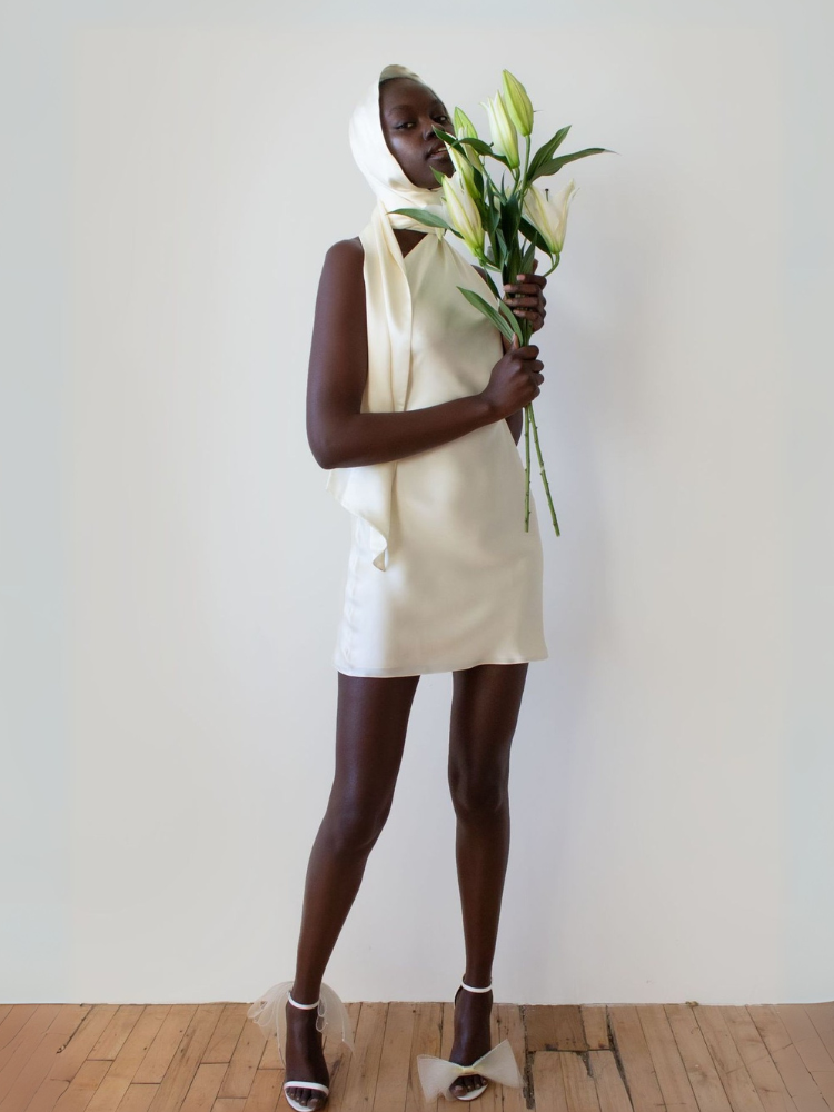 Robe satin dos nu courte ivoire