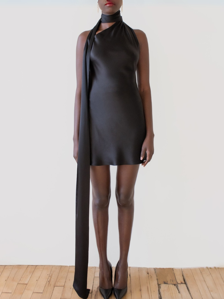 Robe satin dos nu courte noir 1