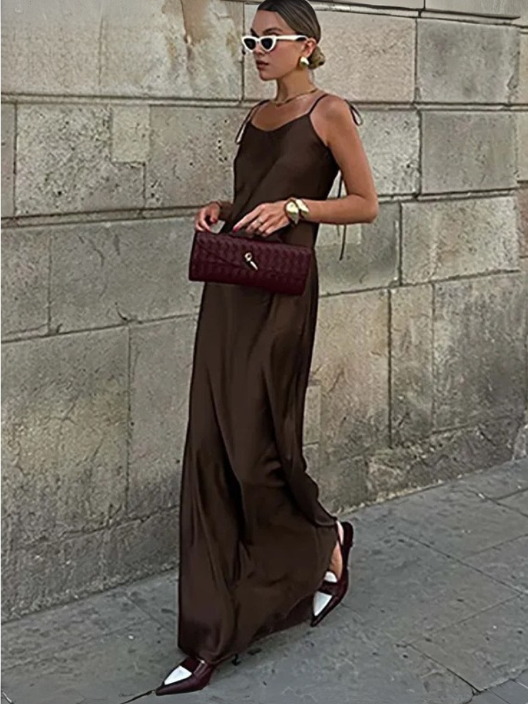 Robe satinée dos nu
