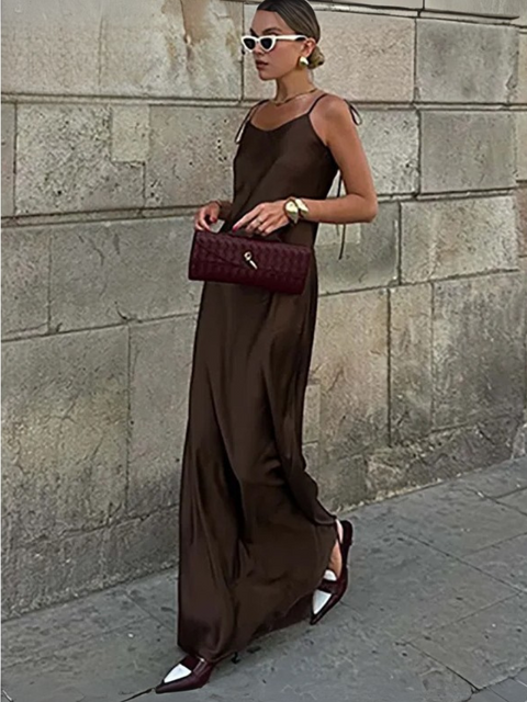 Robe satinée dos nu