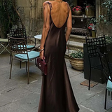 Robe satinée dos nu marron plongeant