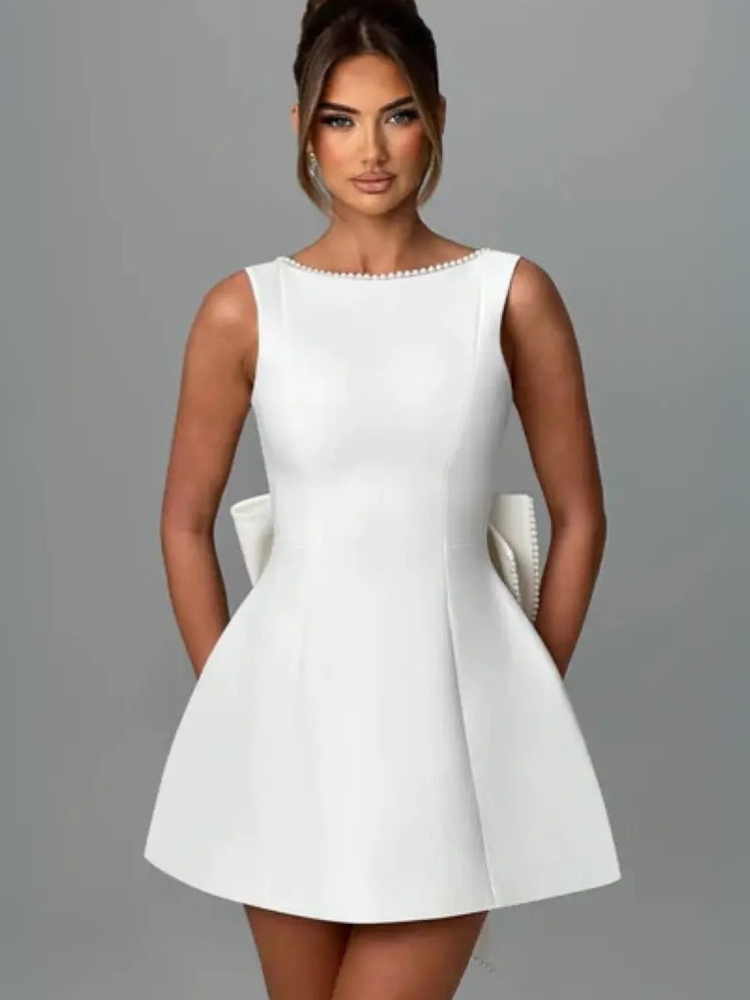 Robe trapèze dos nu noir blanche