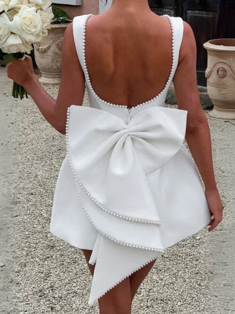 Robe trapèze dos nu noir blanche plongeant