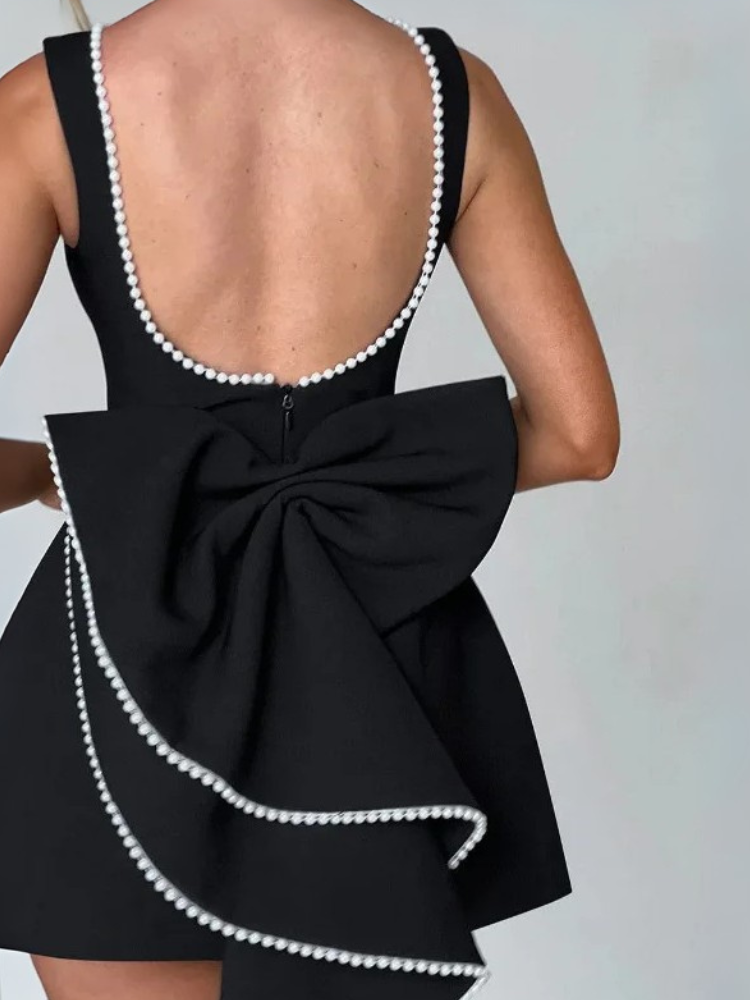 Robe trapèze dos nu noir plongeant
