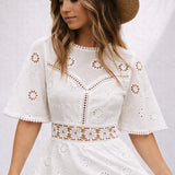 Robe broderie anglaise dos nu