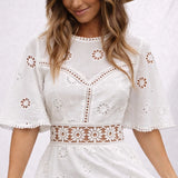 Robe broderie anglaise dos nu