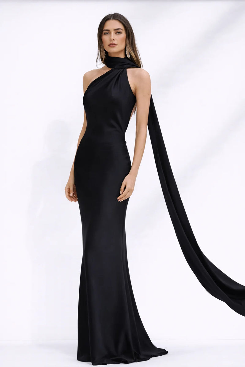 Robe dos nu asymétrique