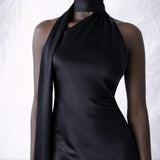 Robe satin dos nu courte
