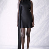 Robe satin dos nu courte