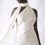Robe satin dos nu courte