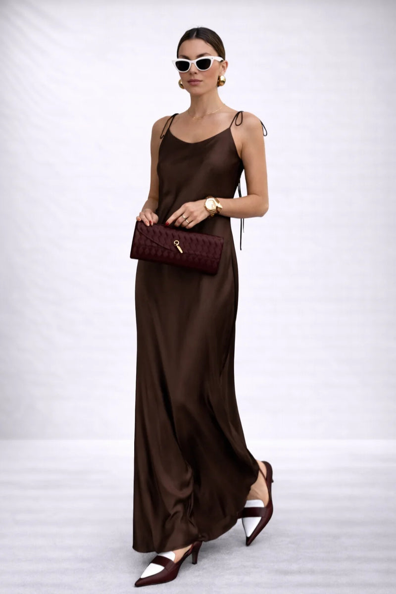 Robe satinée dos nu